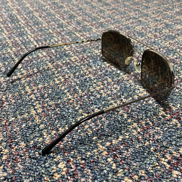 Preloved unisex Burberry Sunglasses w/case - Picture 4 of 13